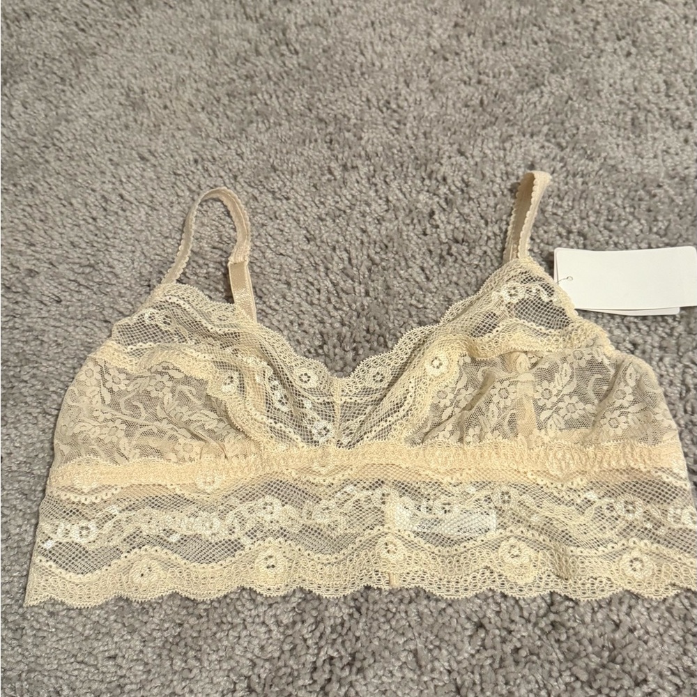 Wacoal d.tempt’d Cream Lace wireless Bralette - Picture 5 of 11